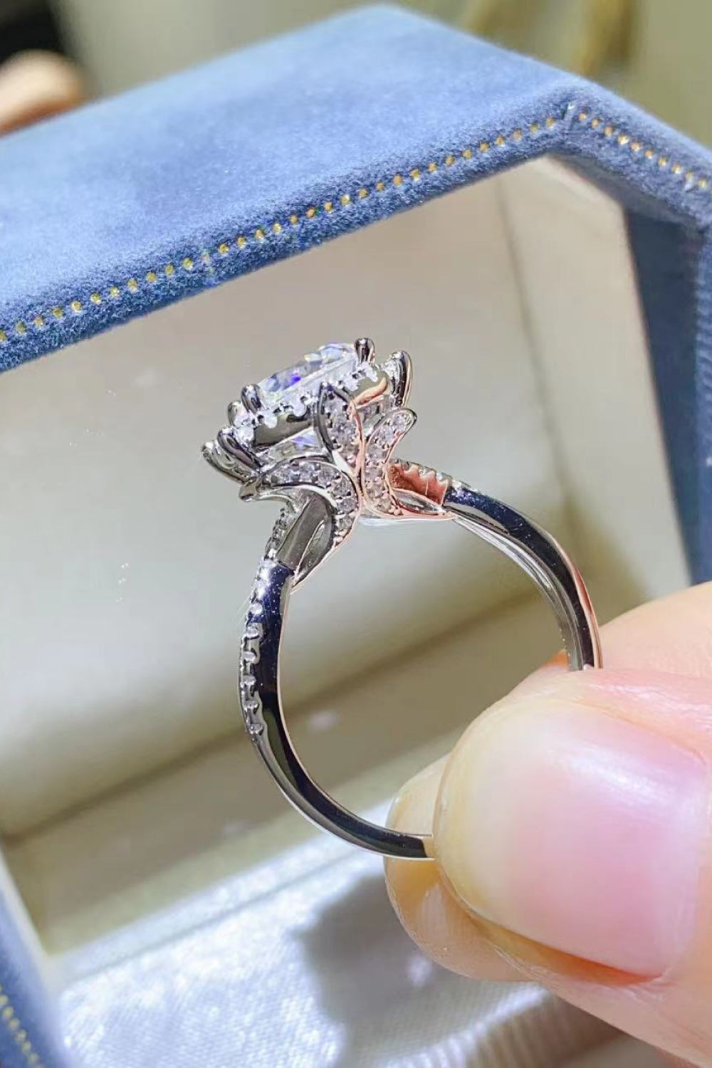 Exquisite 2 Carat Moissanite 925 Sterling Silver Engagement Ring