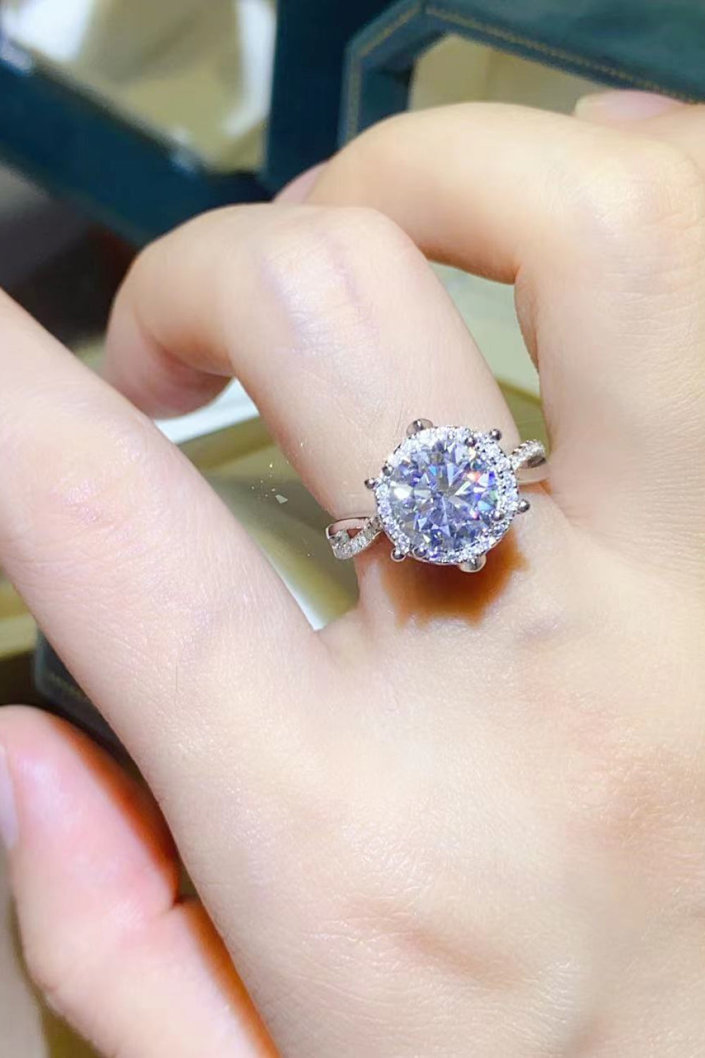 Exquisite 2 Carat Moissanite 925 Sterling Silver Engagement Ring