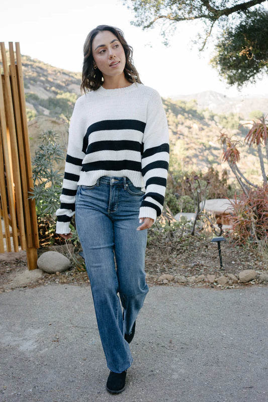 Judy Blue Mid Rise Tummy Control Vintage Straight Leg Jeans 88870