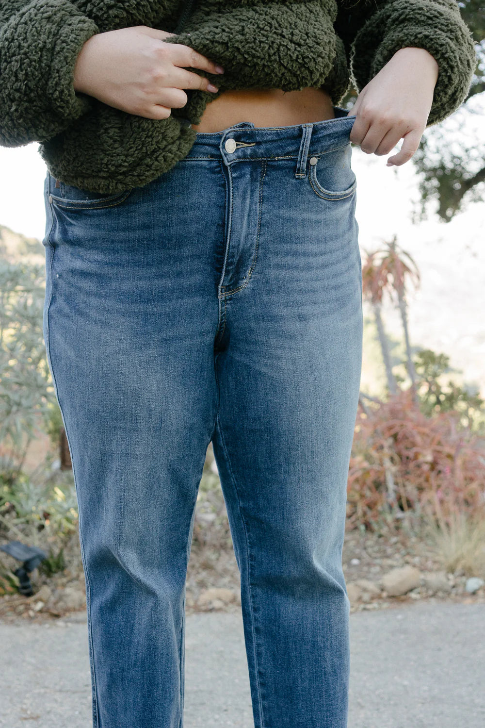 Judy Blue Mid Rise Tummy Control Vintage Straight Leg Jeans 88870