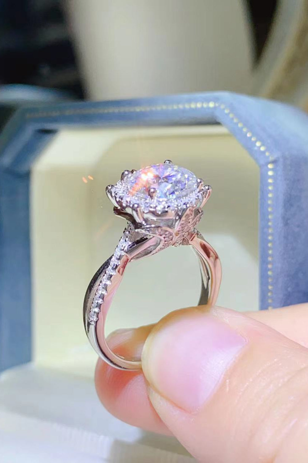Exquisite 2 Carat Moissanite 925 Sterling Silver Engagement Ring