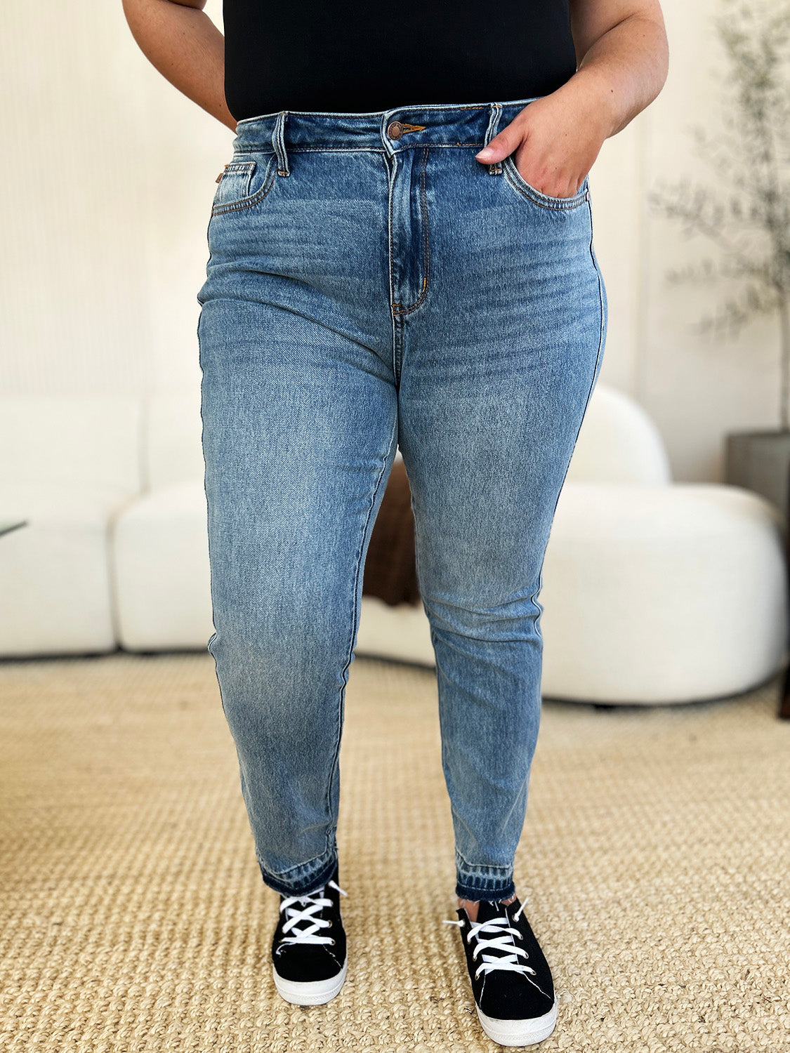 Judy Blue Mid Rise Rigid Magic Release Hem Boyfriend Jeans 88818