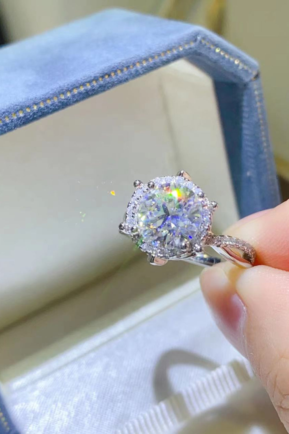 Exquisite 2 Carat Moissanite 925 Sterling Silver Engagement Ring